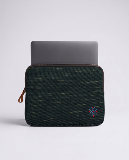 Köşe Laptop Çantası Koyu Yeşil – laptopla önden görünüm